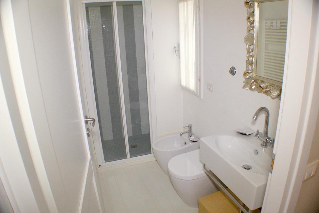 White Florence Suite Exteriör bild